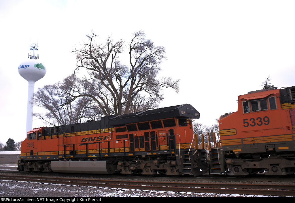 BNSF 3858